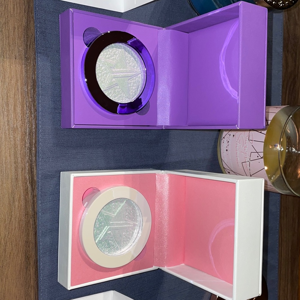 JS Extreme Frost highlighting powder